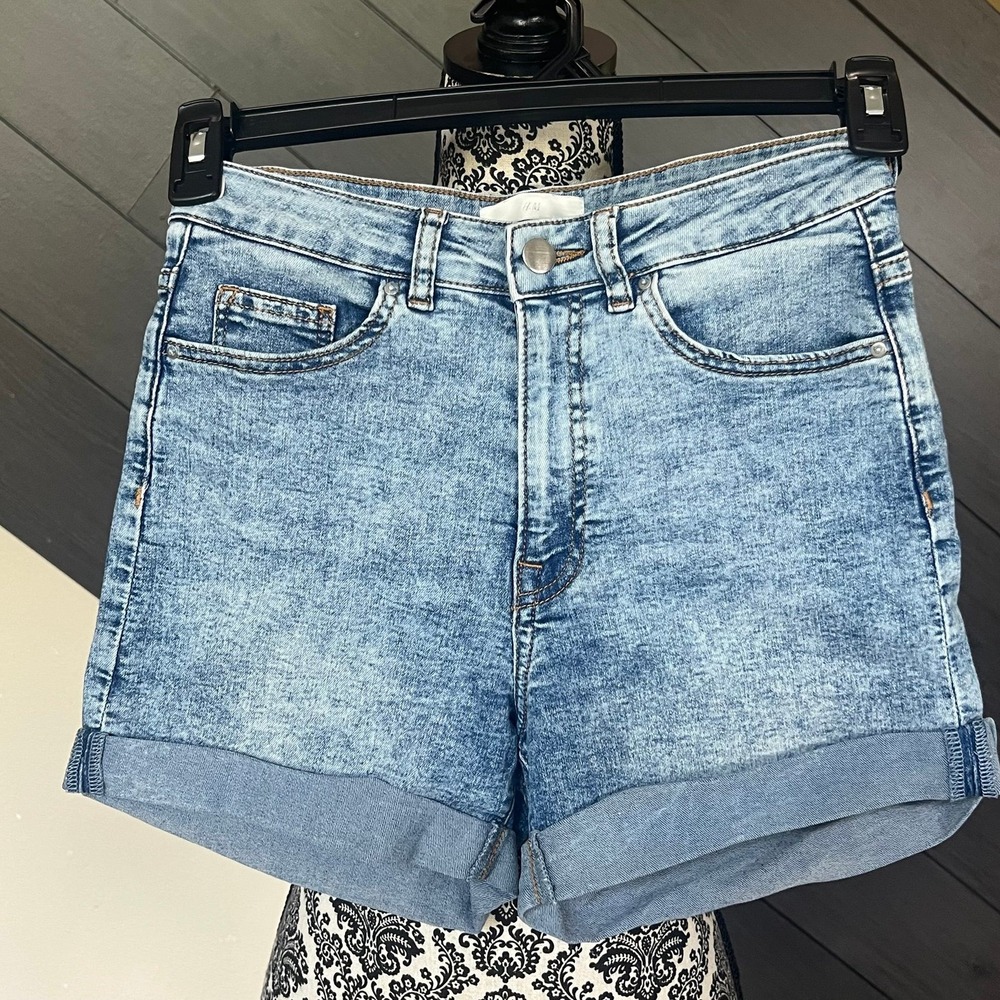 H&M High Waisted Cuffed‎ Jean Shorts